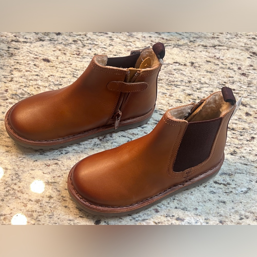 NWT Next little boy leather boots with fuzzy lining size USA 10 (kid)